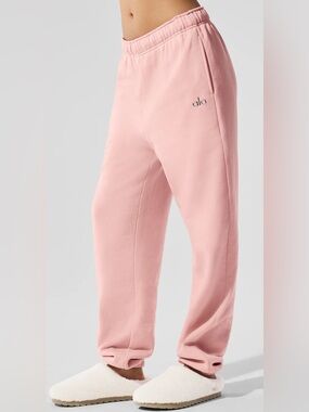 Alo Yoga NWT Accolade Sweatpants Joggers Pink Quartz Size M